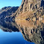 Jossingfjord Og بيت ضيافة 3*